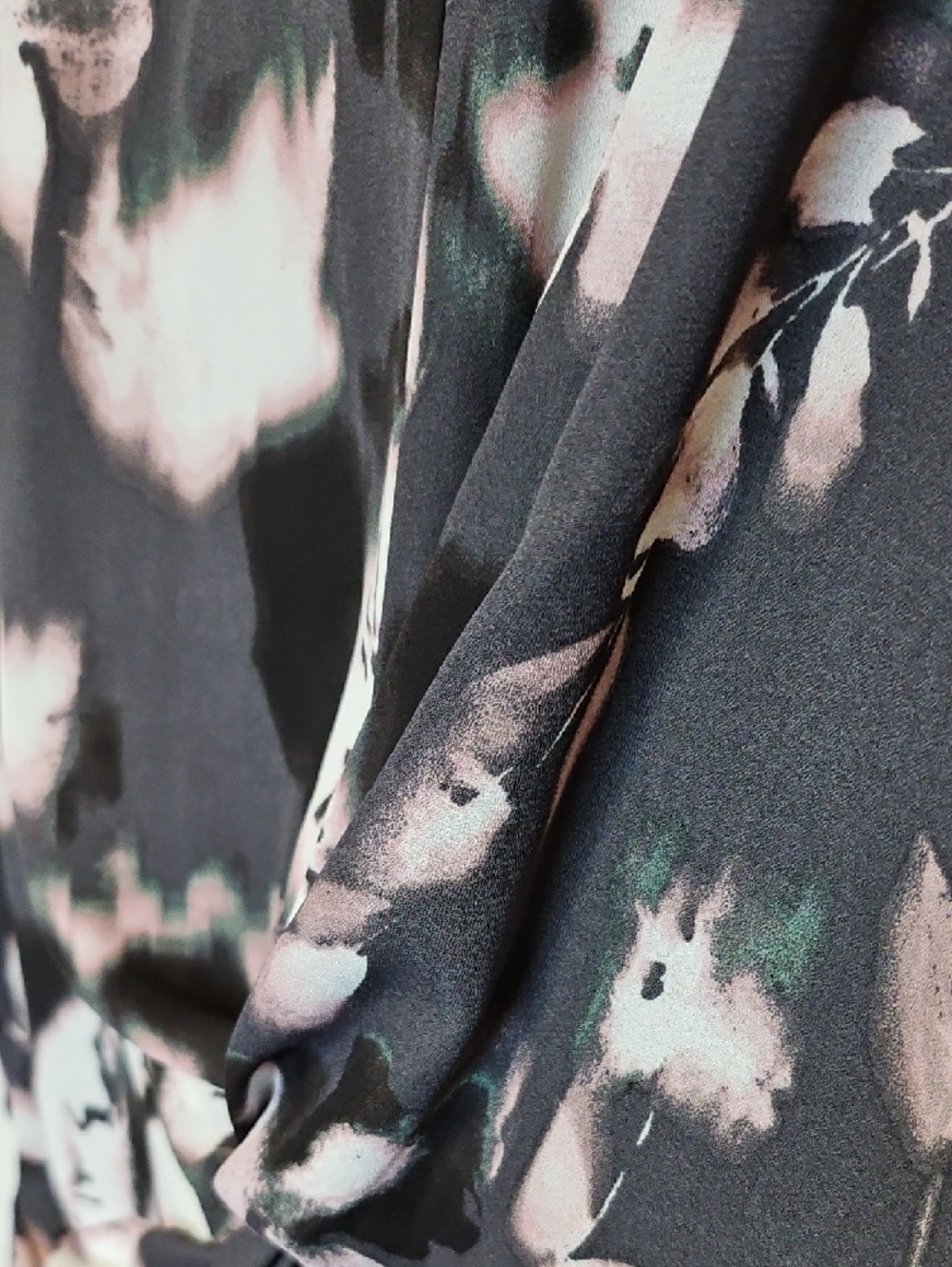 Simply Vera Vera Wang Black and Pale Pink Floral Twist-Front Midi Dress - Picture 7 of 7